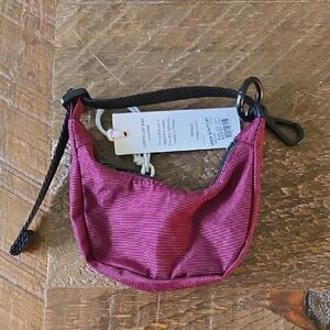 BAGGU Mini Bag in Burgundy and Black